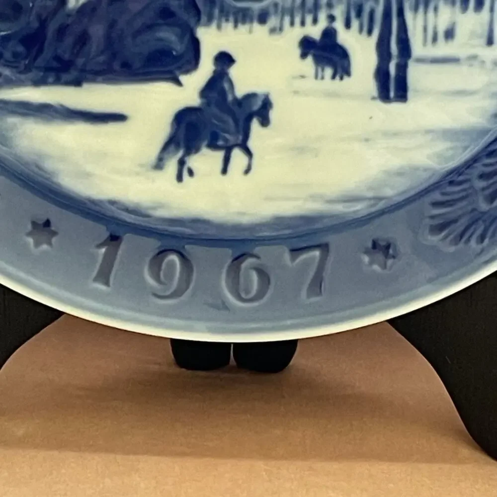 Royal Copenhagen 1967 Christmas Plate The Royal Oak Kongeegen